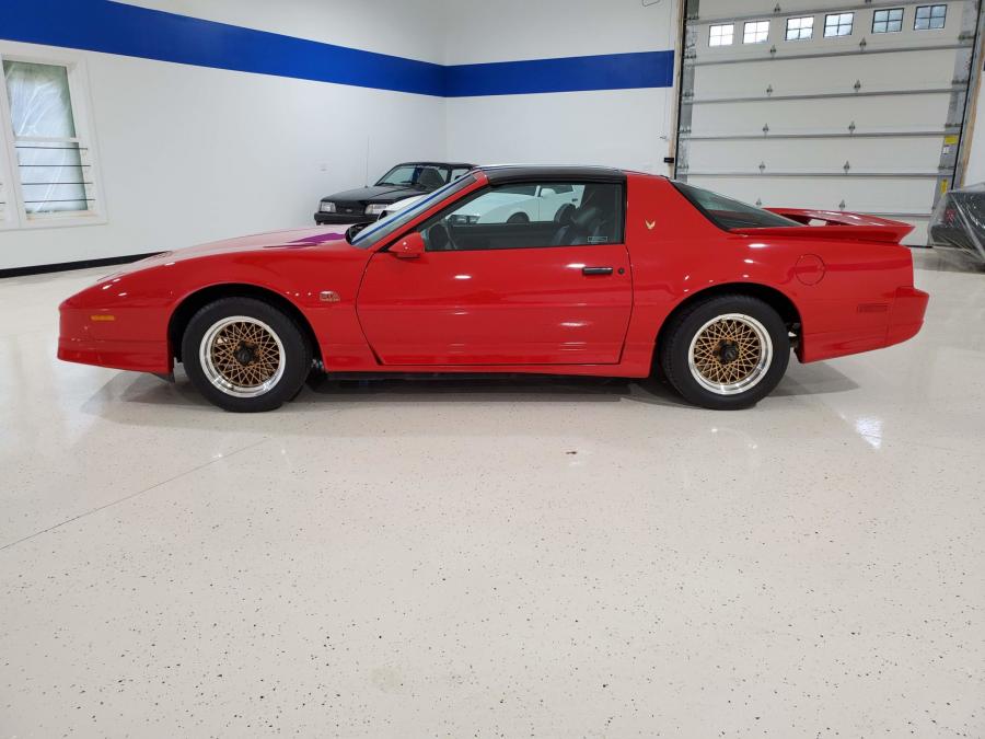  Pontiac Firebird Trans Am GTA T-Roof 1989 года  (фото 9 из 55)